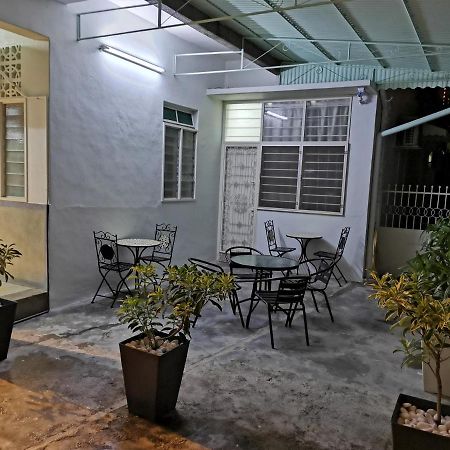 G Fortune Guest House Victoria Green George Town Zewnętrze zdjęcie